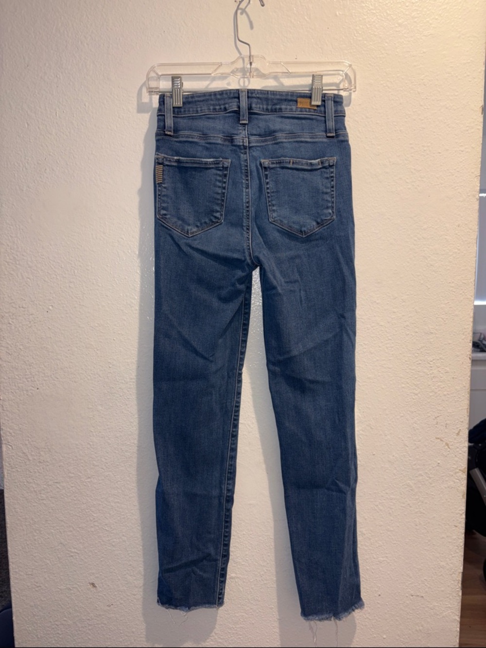 PAIGE Blue Skinny Jeans Raw Hem Subtle Fading Sz 25 - Picture 2 of 3